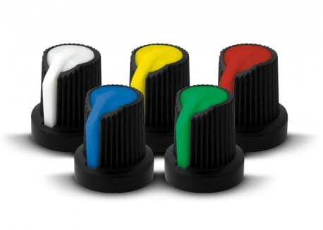 PERILLA NEGRA CON LÍNEA Y SUPERFICIE ROJA 15X17MM EJE ESTRIADO